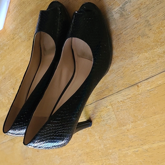 Peep toe Black Patent heels - Picture 2 of 8